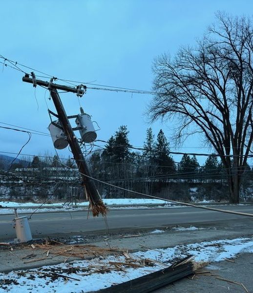 Crash knocks out power in Grand Forks